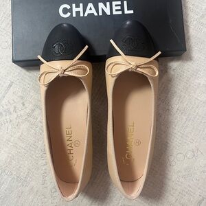 CHANEL Two-Tone Beige and Black Loafers